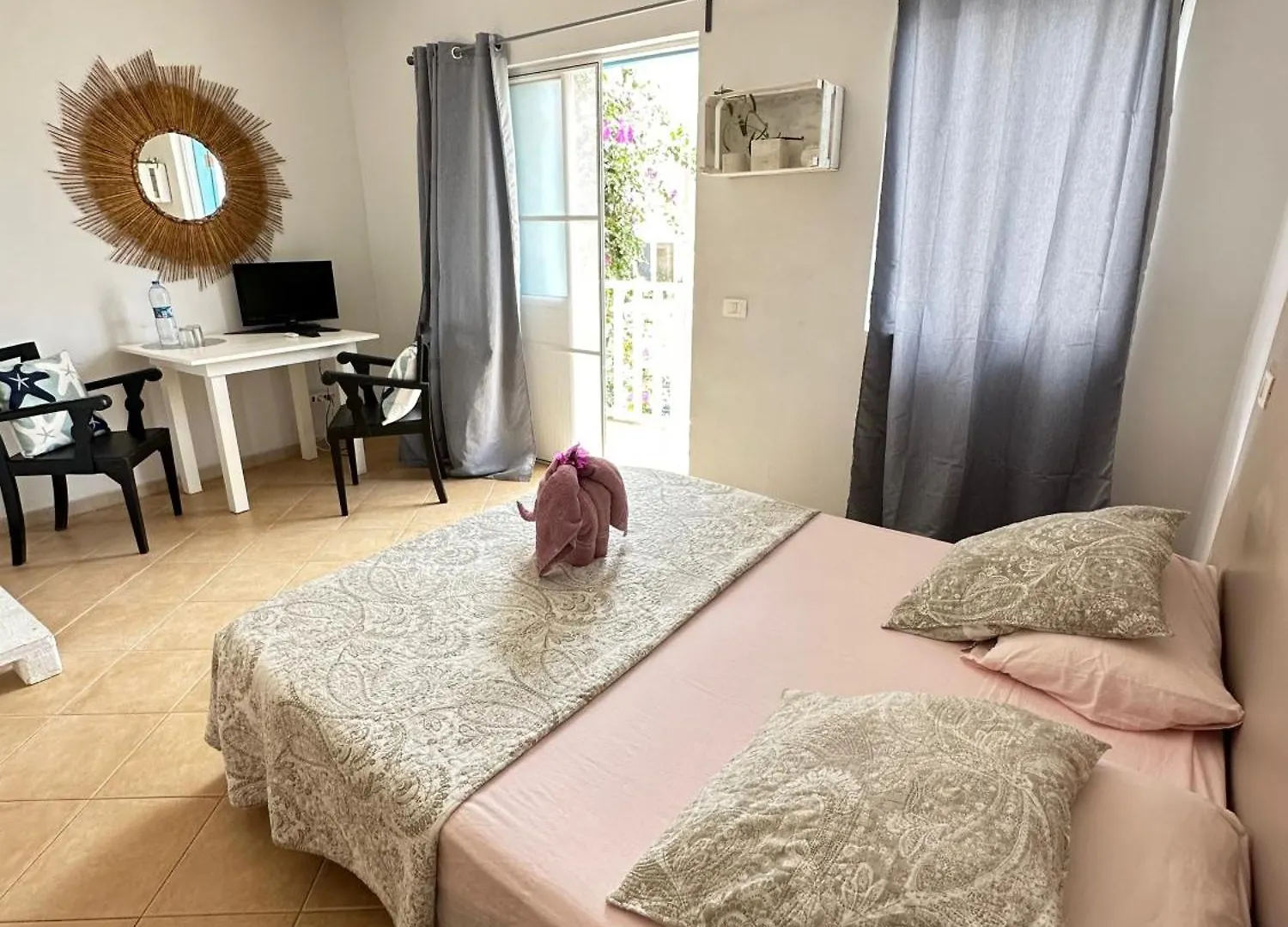Couette-café B&B Mi Ma Bo, Sal Rei, Boa Vista, Cape Verde, Free Wi-Fi